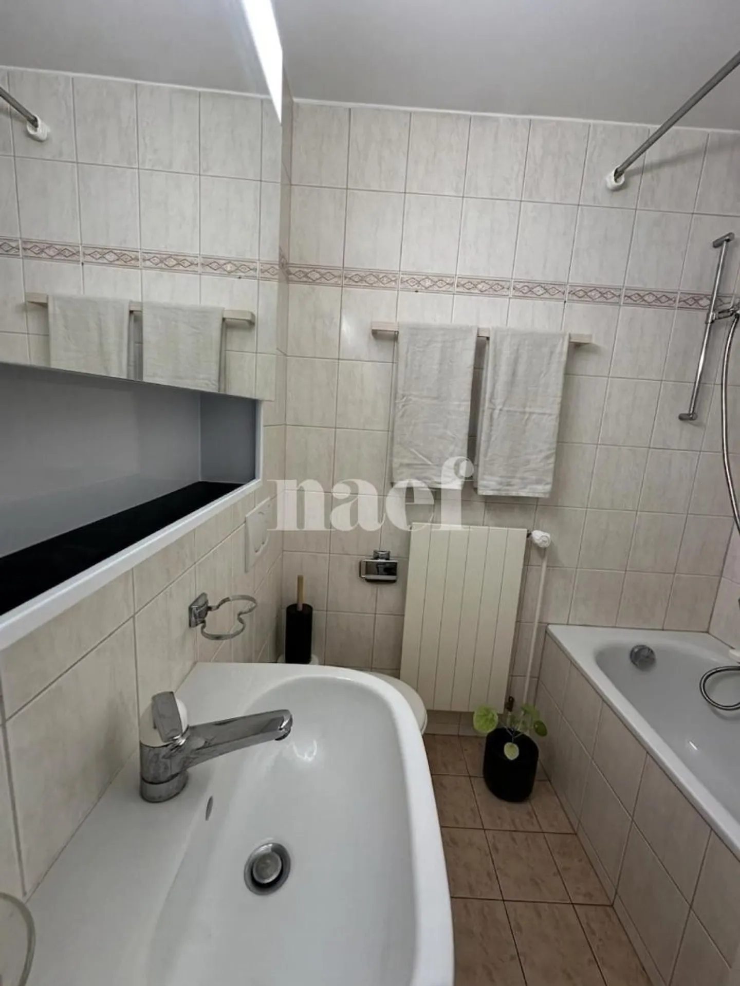 Geräumige Wohnung mit Balkon - Foto 3 von 7