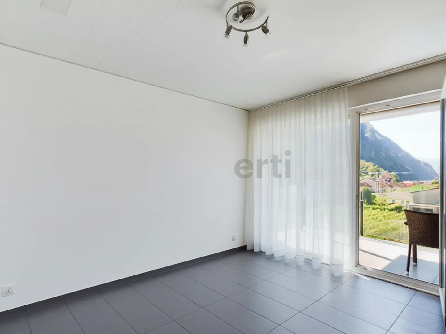 Moderno e luminoso appartamento di 3.5 locali a Biasca - Photo 8 sur 13
