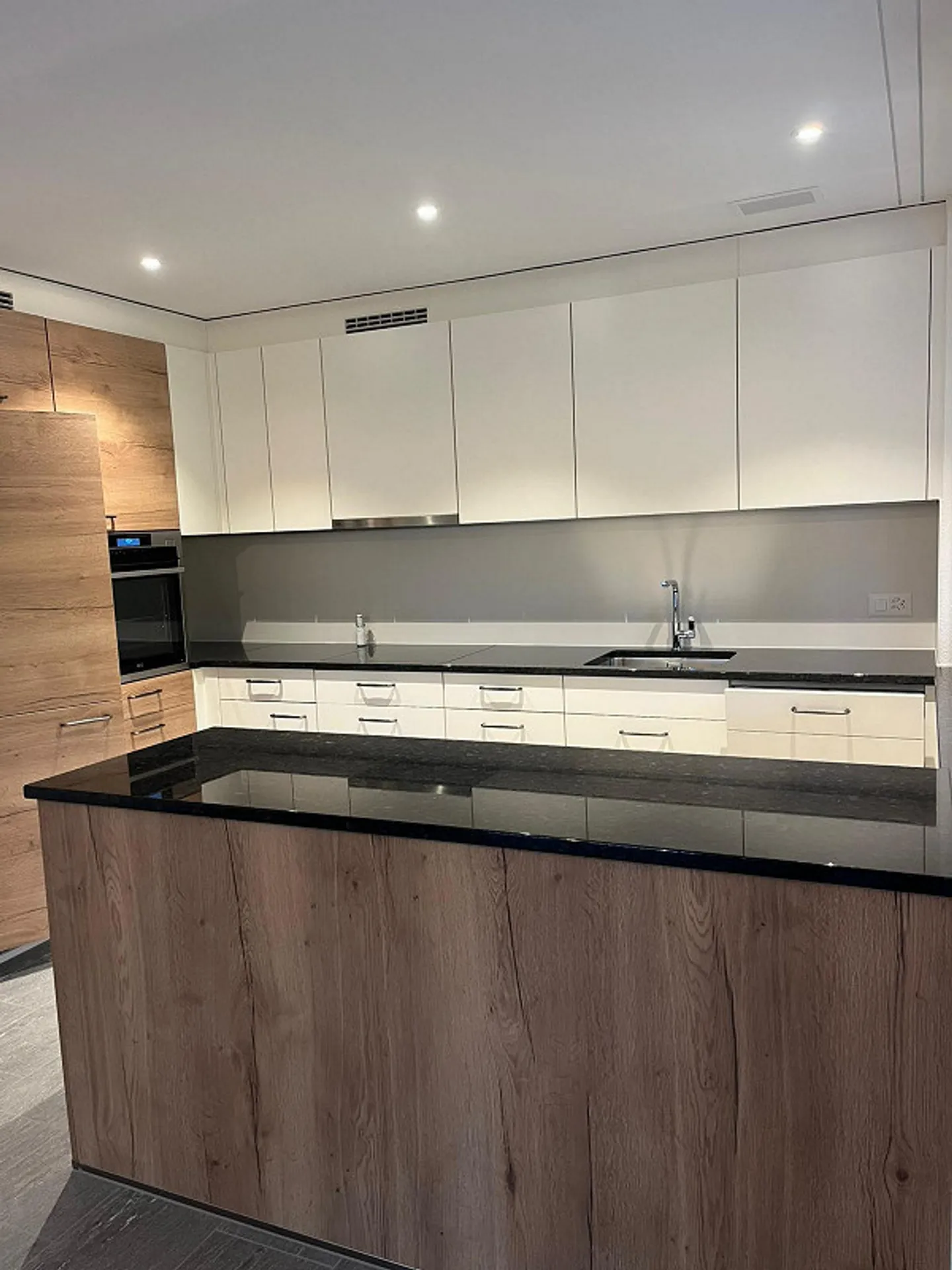 Bellissimo appartamento di 5,5 stanze disponibile per affitto immediato - Foto 1 di 12