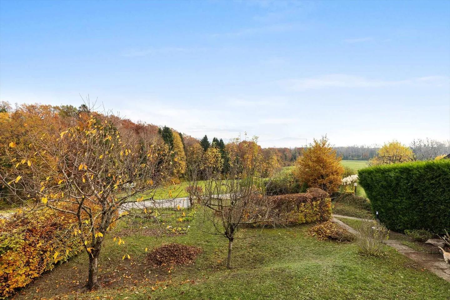 Elegante casa a schiera con grande giardino - Foto 2 di 13