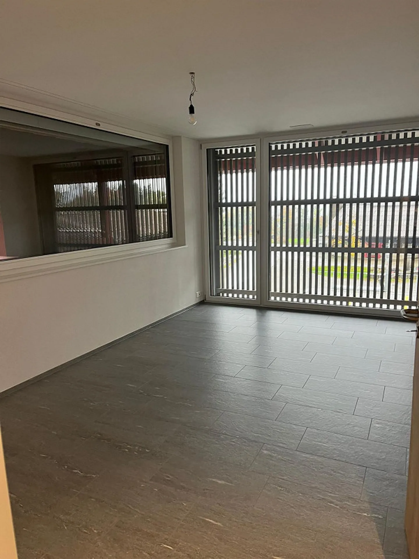 Bellissimo appartamento di 5,5 stanze disponibile per affitto immediato - Foto 3 di 12