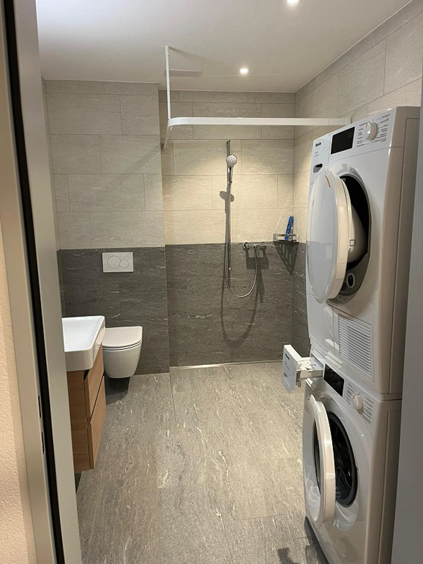 Bellissimo appartamento di 5,5 stanze disponibile per affitto immediato - Foto 4 di 12