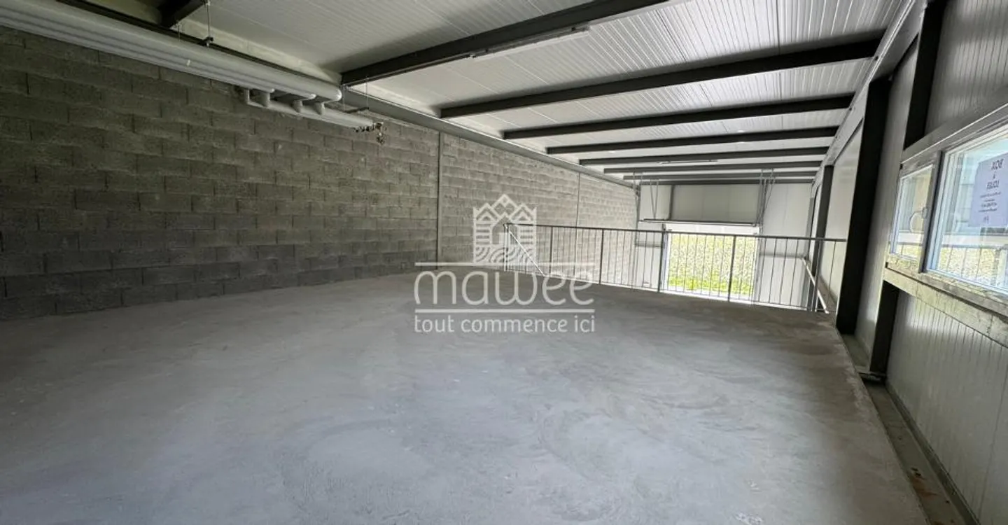 Large Box of 179 m2 in Saxon - Photo 3 of 5