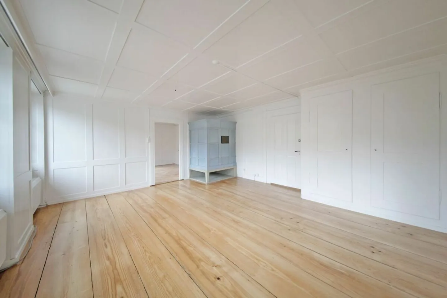 Renovated 6-bedroom apartment with lots of charm and private garden! - Photo 2 of 12