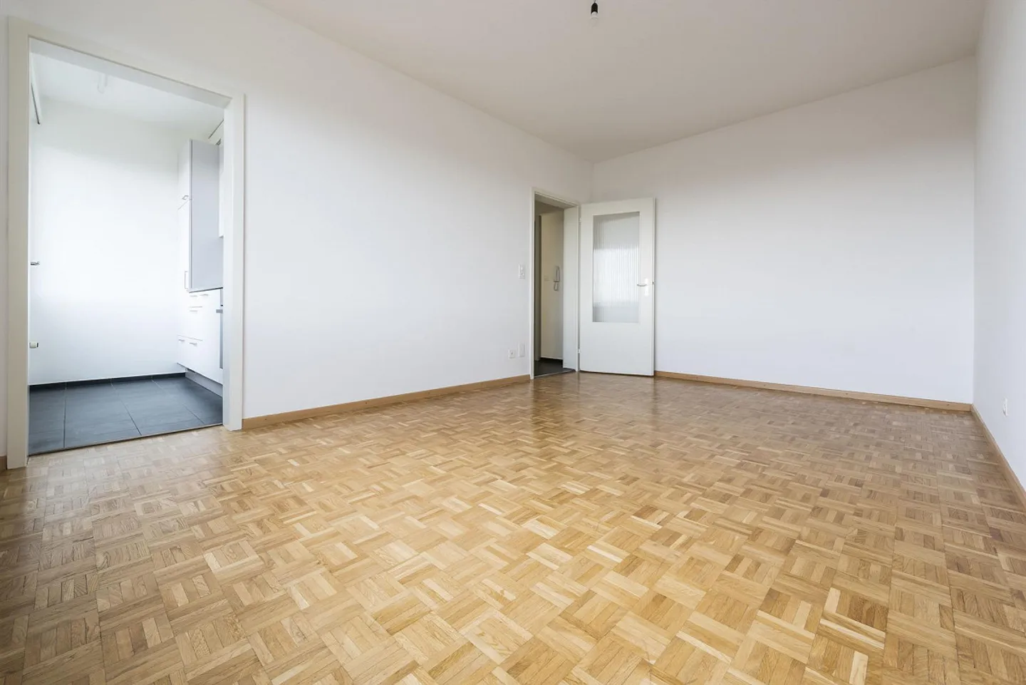 Appartamento luminoso 1 stanza -senza balcone - Foto 7 di 8