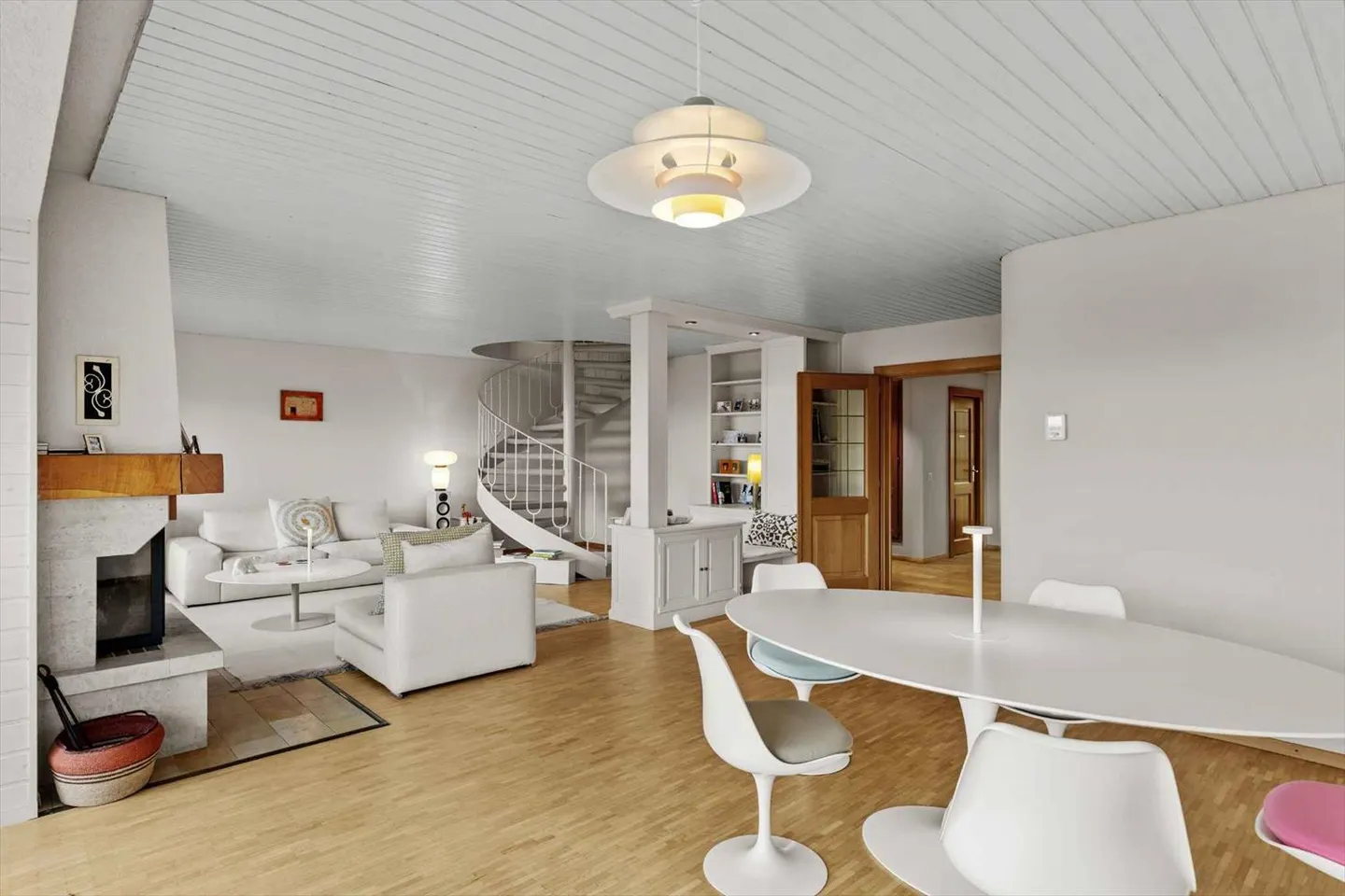 Elegante casa a schiera con grande giardino - Foto 8 di 13