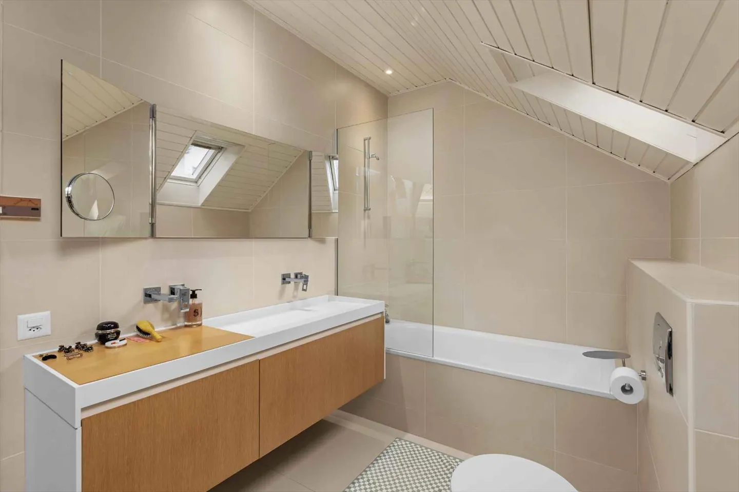 Elegante casa a schiera con grande giardino - Foto 11 di 13