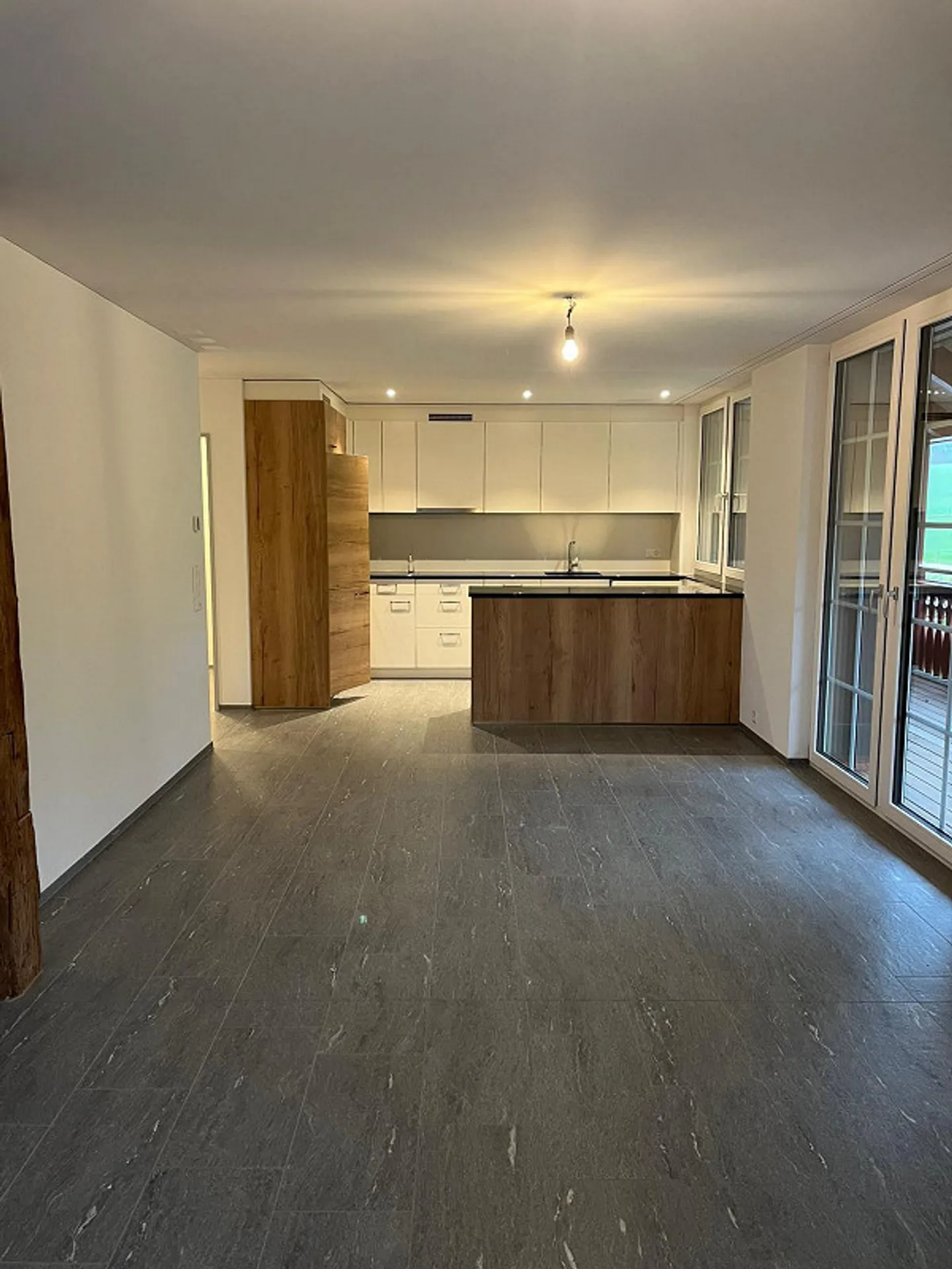 Bellissimo appartamento di 5,5 stanze disponibile per affitto immediato - Foto 11 di 12