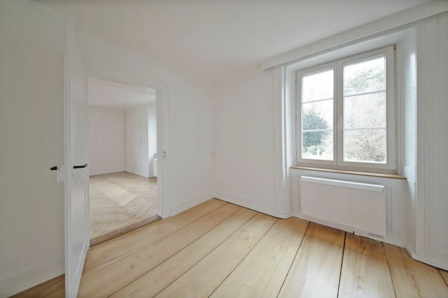 Renovated 6-bedroom apartment with lots of charm and private garden! - Photo 9 of 12