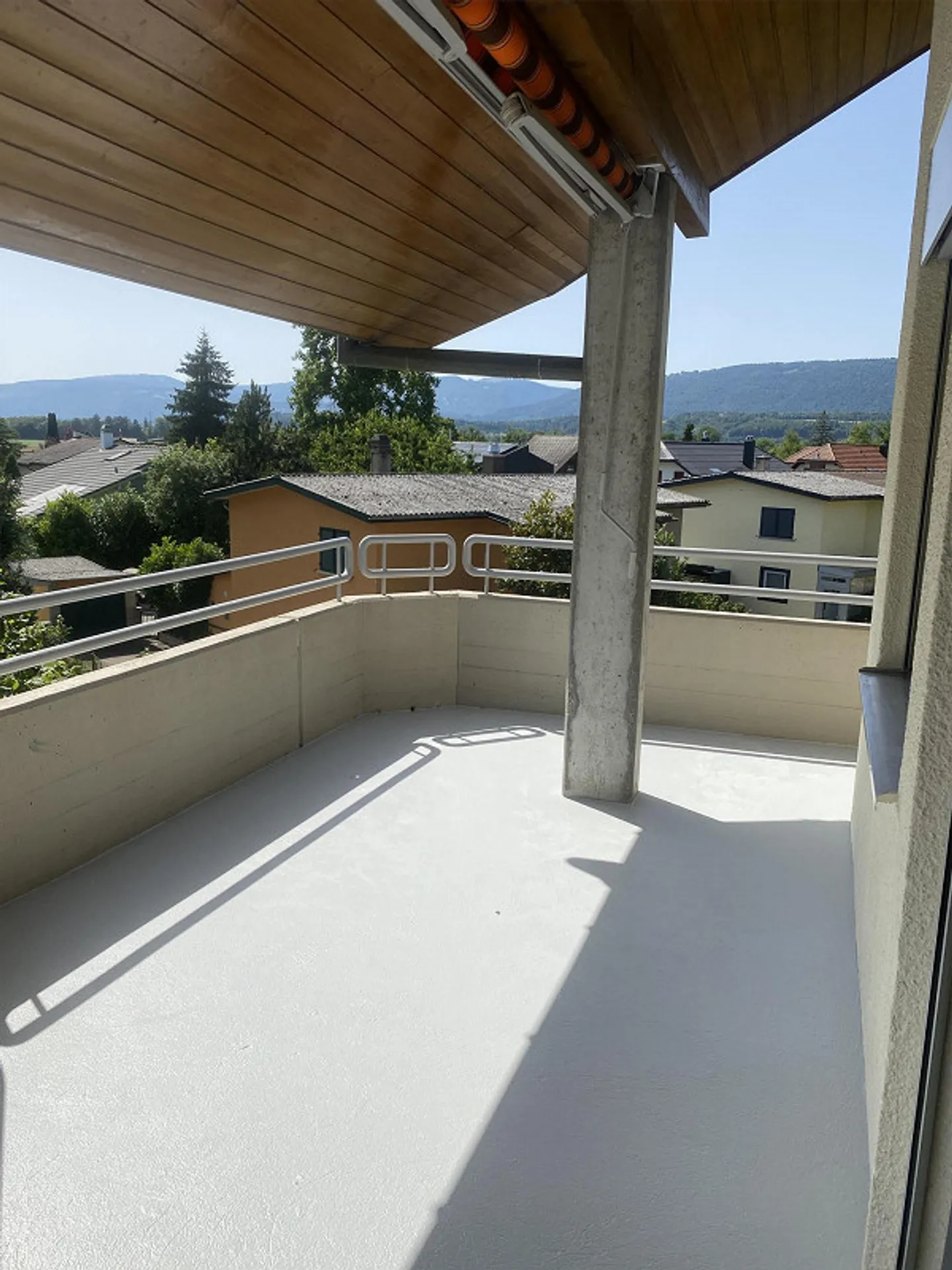 Appartamento duplex di 5,5 stanze appena ristrutturato in affitto - Foto 3 di 30