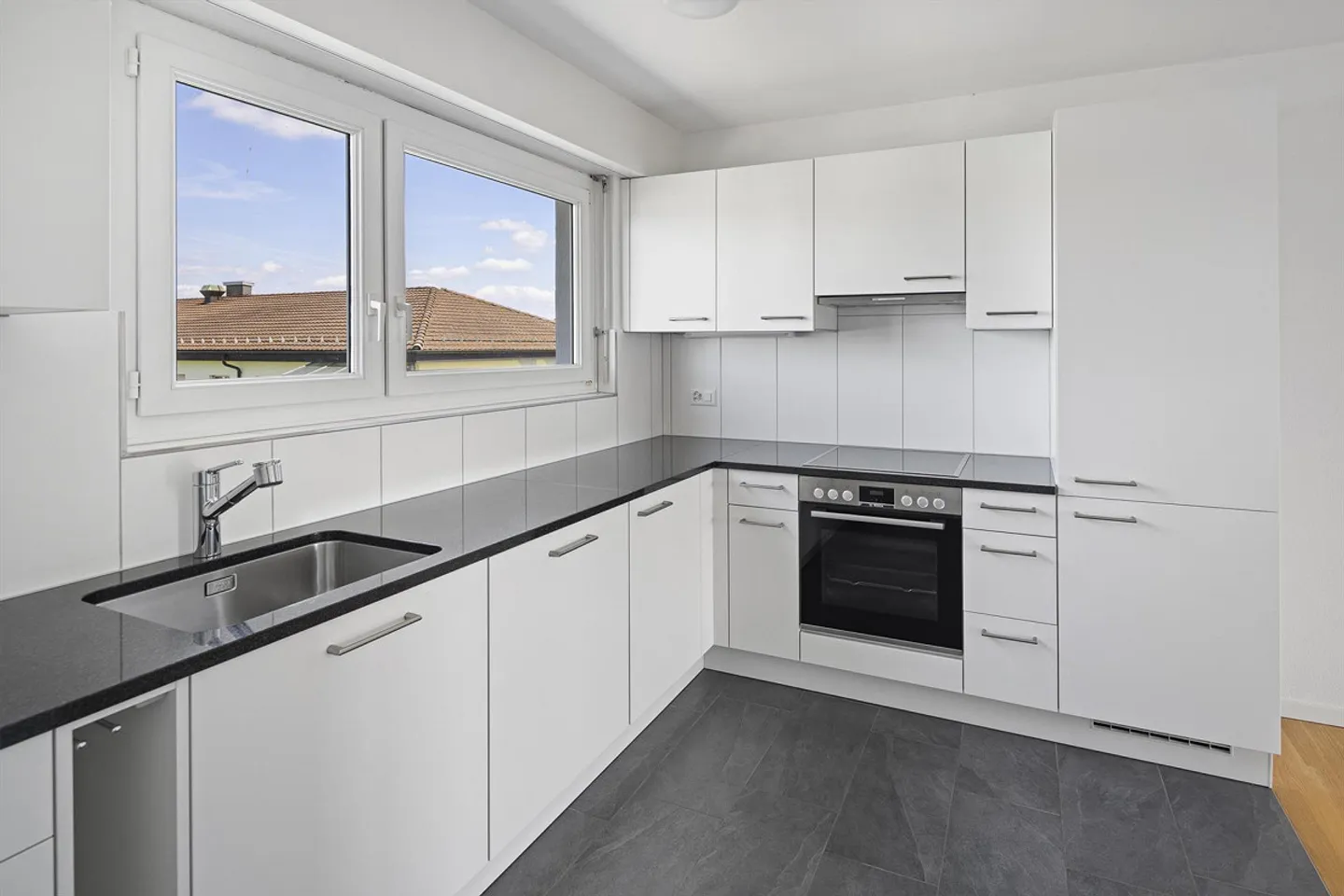 Charming Apartment with South Balcony - Photo 4 of 13