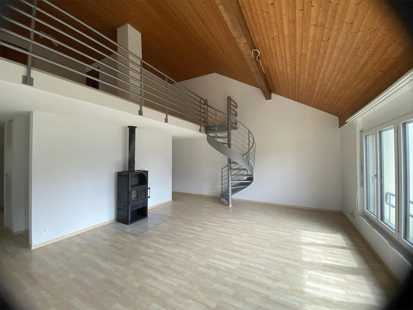 Appartamento duplex di 5,5 stanze appena ristrutturato in affitto - Foto 1 di 30