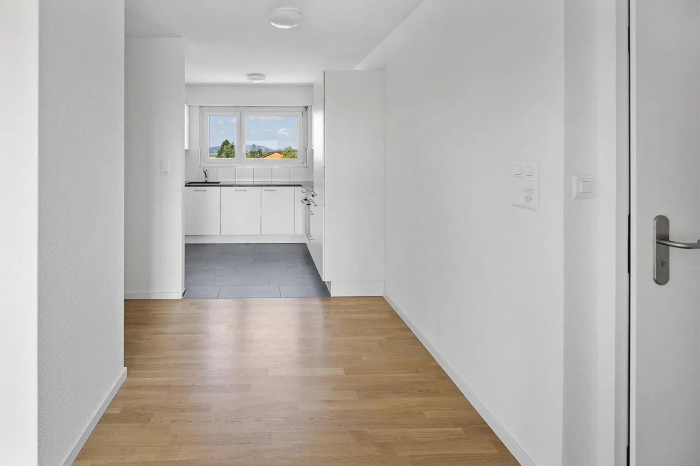 Charming Apartment with South Balcony - Photo 8 of 13