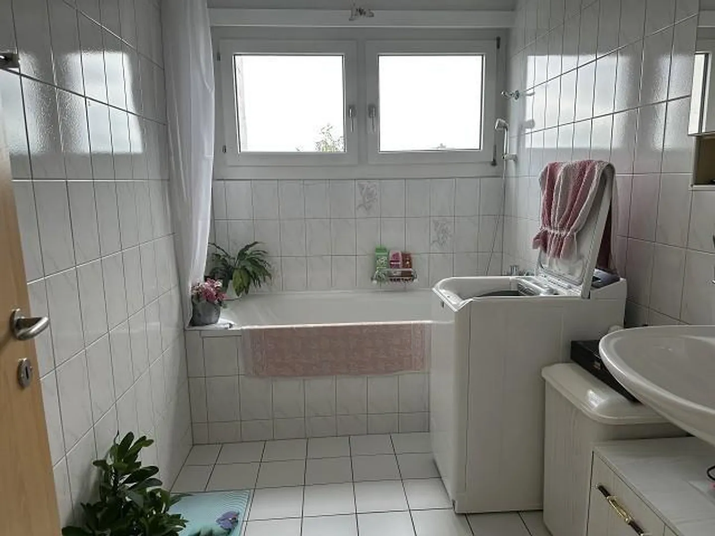 3 1/2-Zimmer-Wohnung im 5. OG an sehr sonniger Seeblicklage mit Gem... - Photo 11 of 27