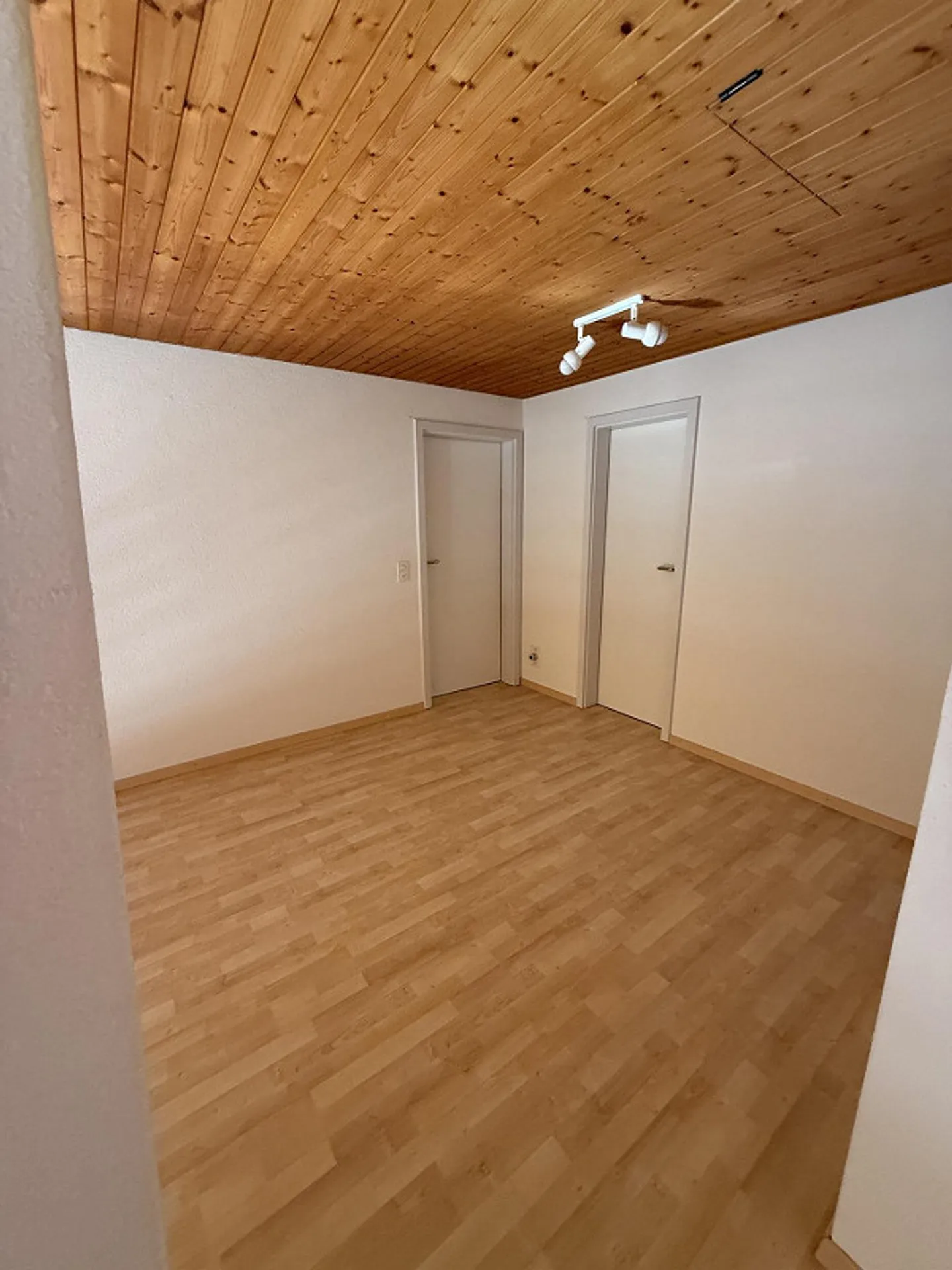 Appartamento duplex di 5,5 stanze appena ristrutturato in affitto - Foto 19 di 30