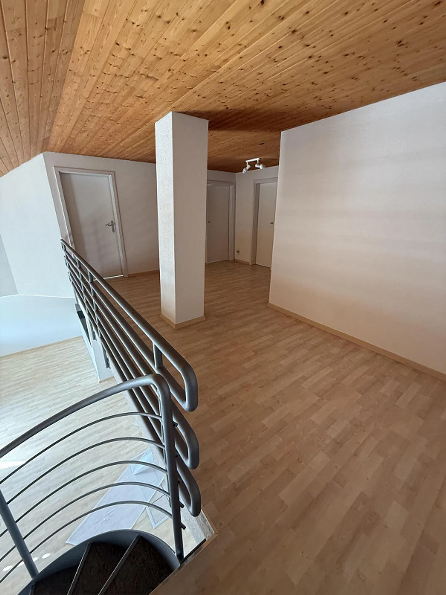 Appartamento duplex di 5,5 stanze appena ristrutturato in affitto - Foto 20 di 30