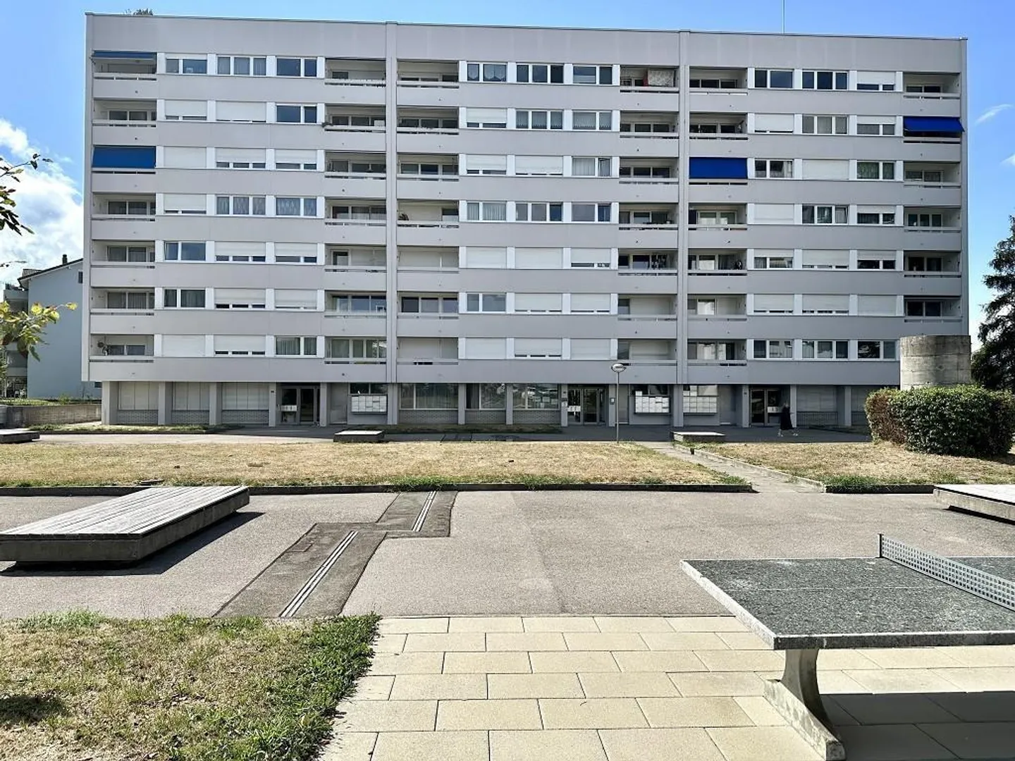 3 1/2-Zimmer-Wohnung im 5. OG an sehr sonniger Seeblicklage mit Gem... - Photo 1 of 27