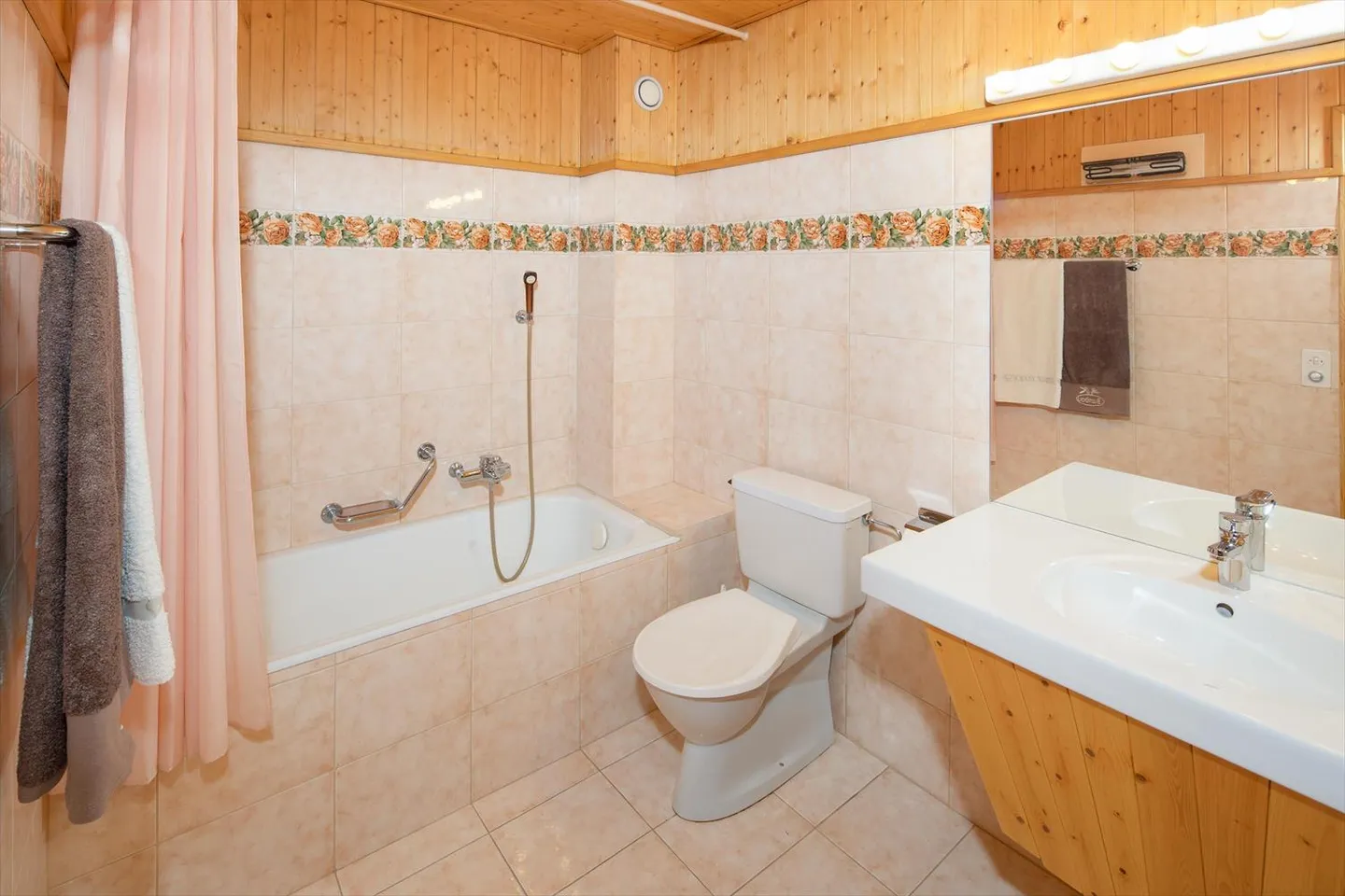 Foumou Tangou - Foto 8 von 10