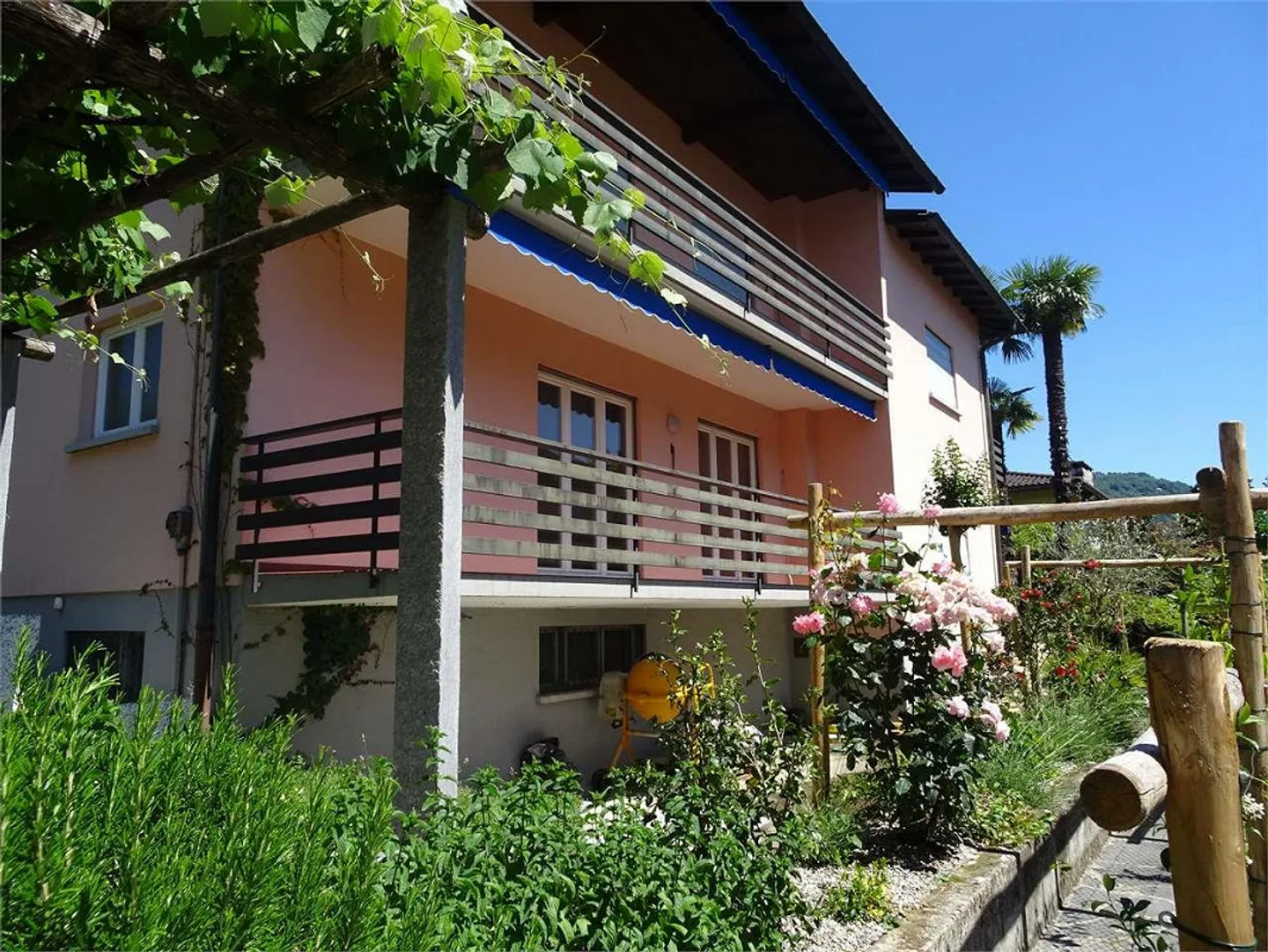 Comano - Wunderschöne und Große 5 Zimmer in einem Zweifamilienhaus mit Garten - Foto 5 von 13