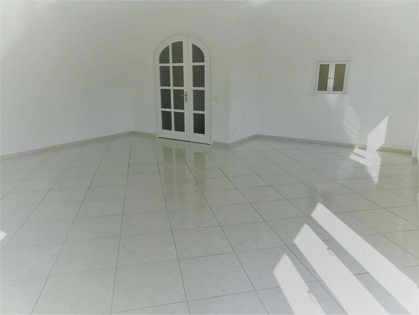 Comano - Wunderschöne und Große 5 Zimmer in einem Zweifamilienhaus mit Garten - Foto 2 von 13