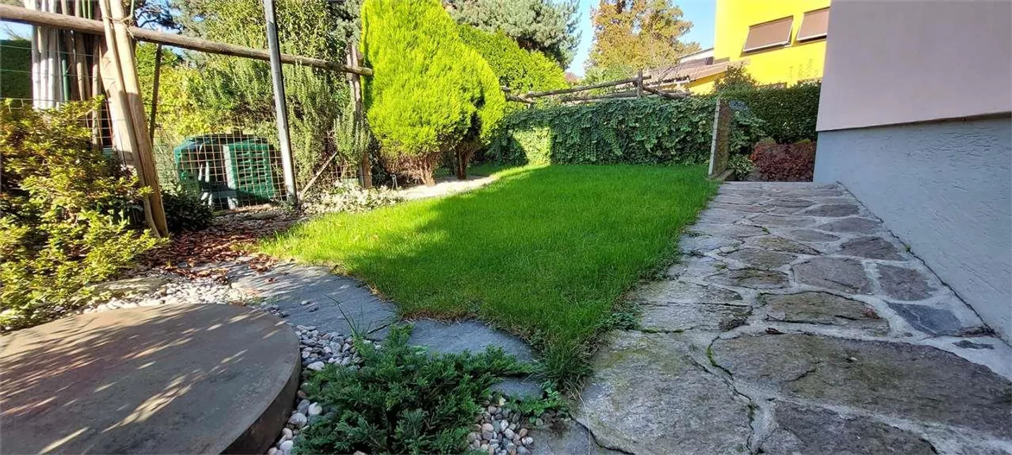 Comano - Wunderschöne und Große 5 Zimmer in einem Zweifamilienhaus mit Garten - Foto 6 von 13