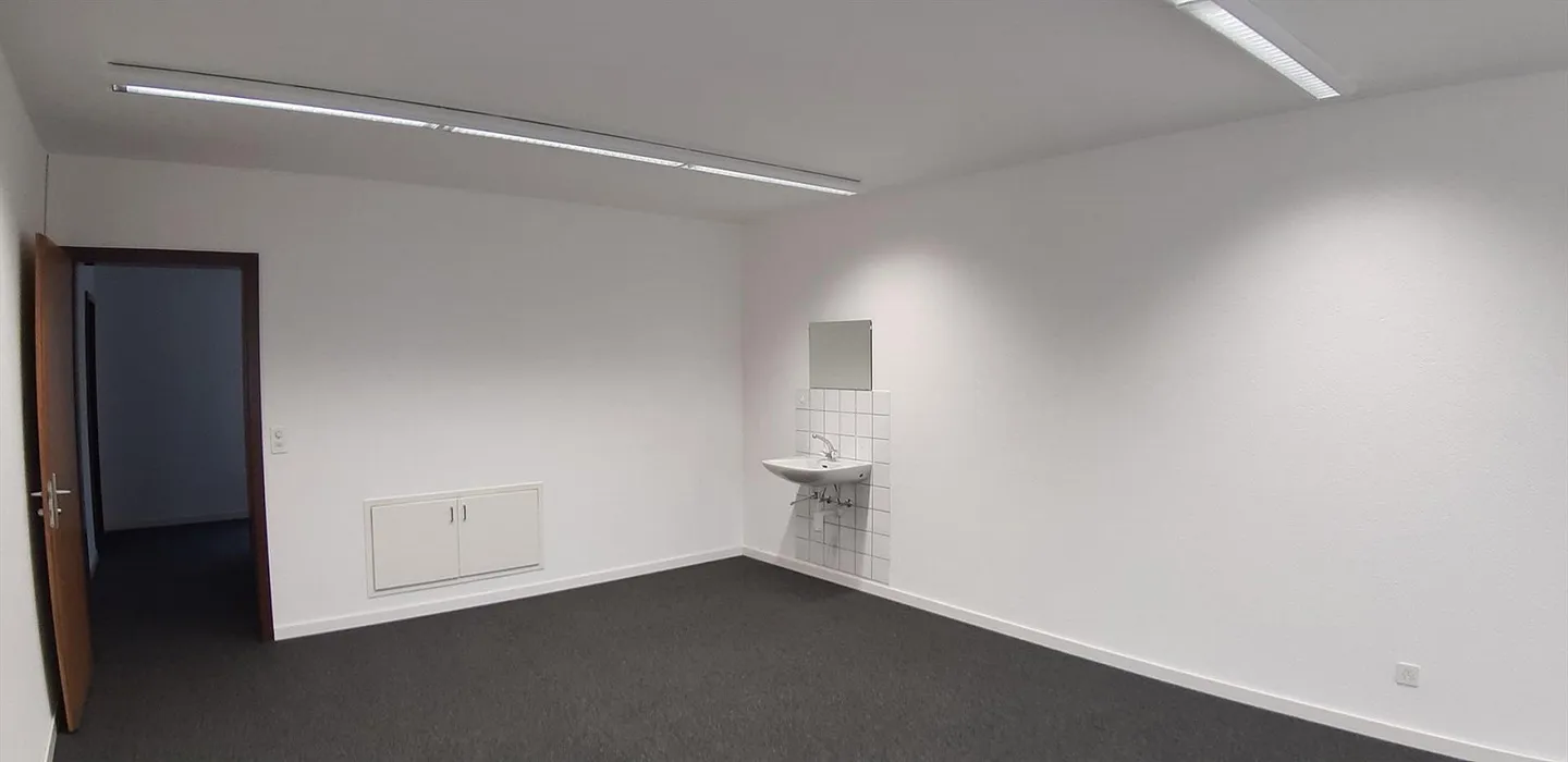 Büro - Praxis - Schöner heller Raum - Preiswert - Foto 2 di 3