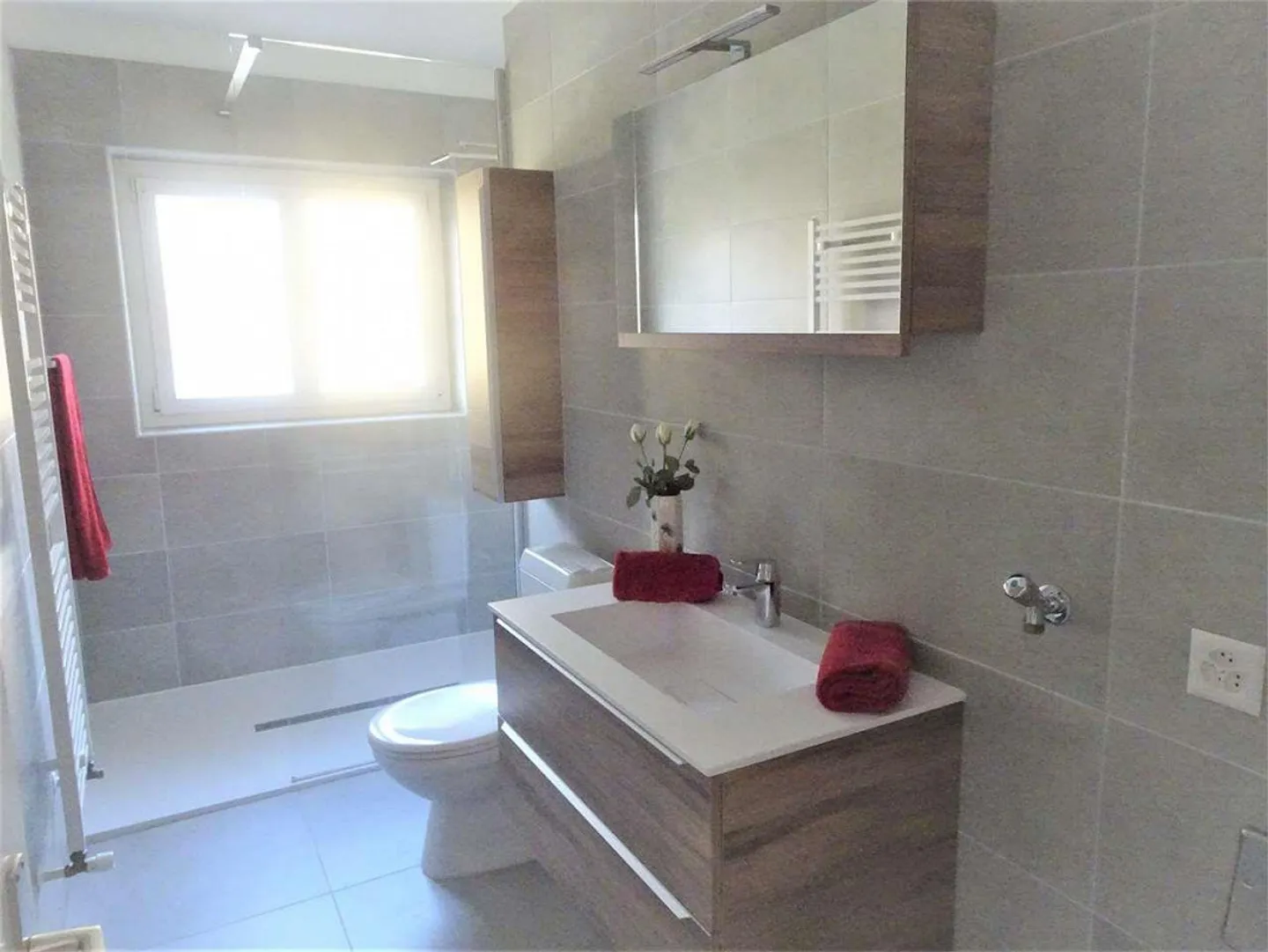 Comano - Wunderschöne und Große 5 Zimmer in einem Zweifamilienhaus mit Garten - Foto 11 von 13