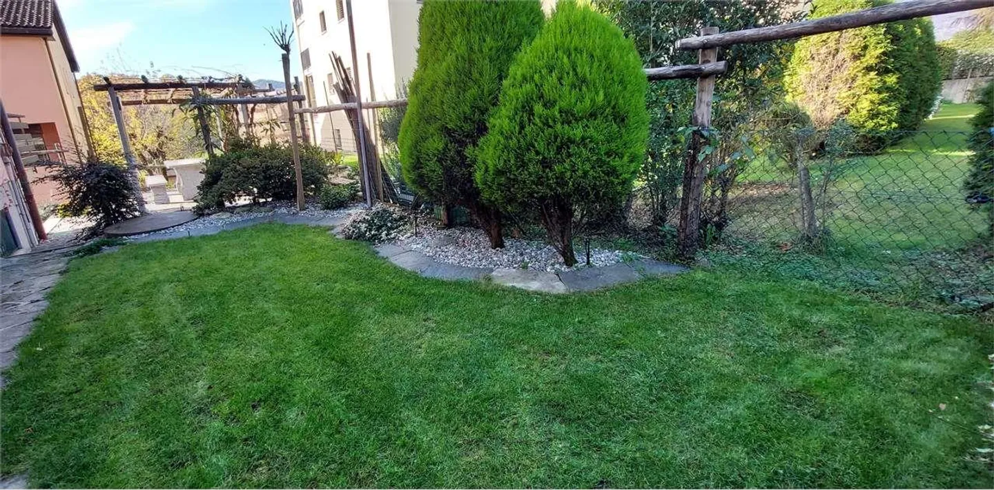Comano - Wunderschöne und Große 5 Zimmer in einem Zweifamilienhaus mit Garten - Foto 13 von 13