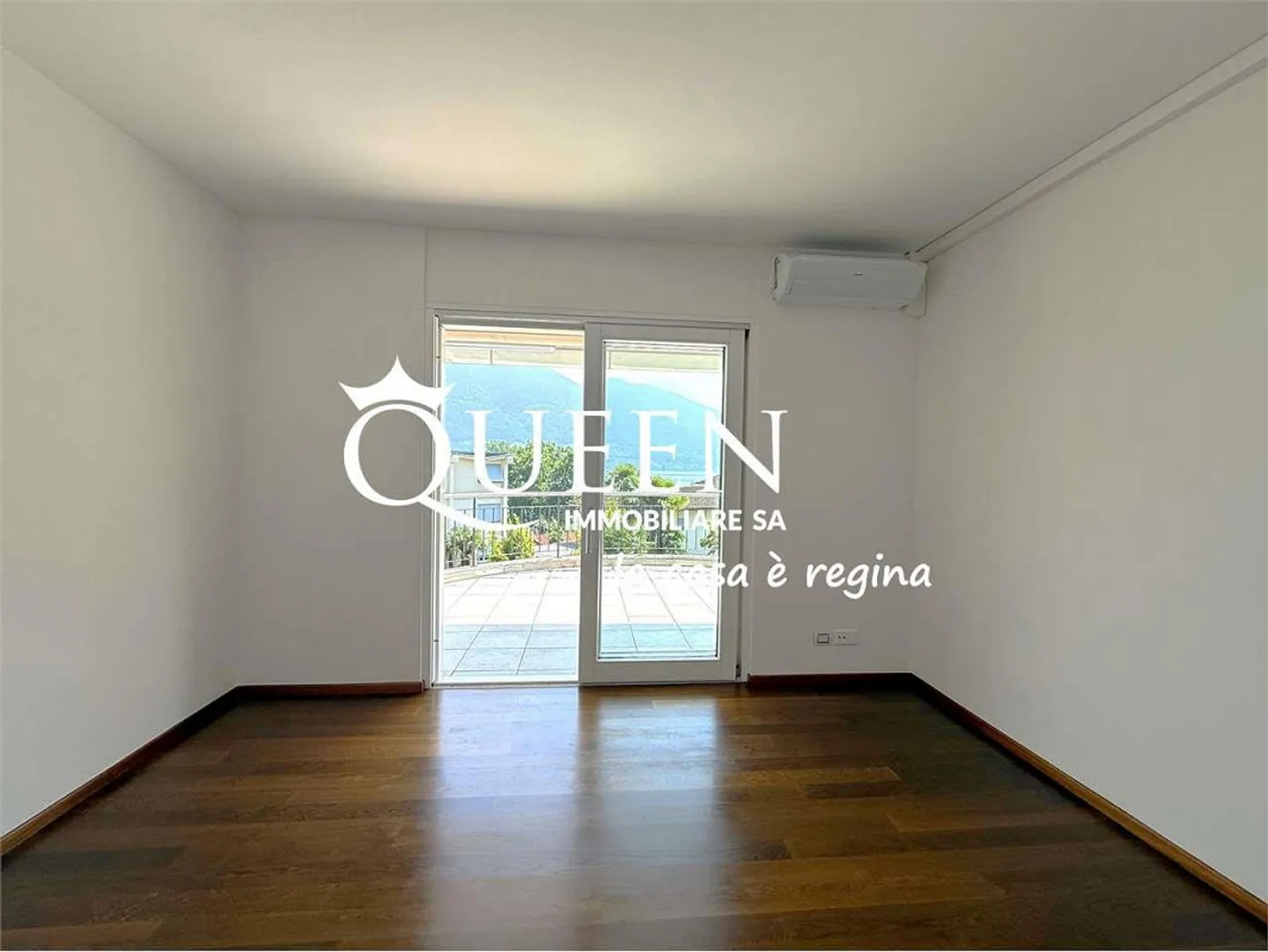 Minusio: penthouse 4.5 rooms, 150 sqm, terrace, jacuzzi, lake view and mountains - Photo 10 of 13