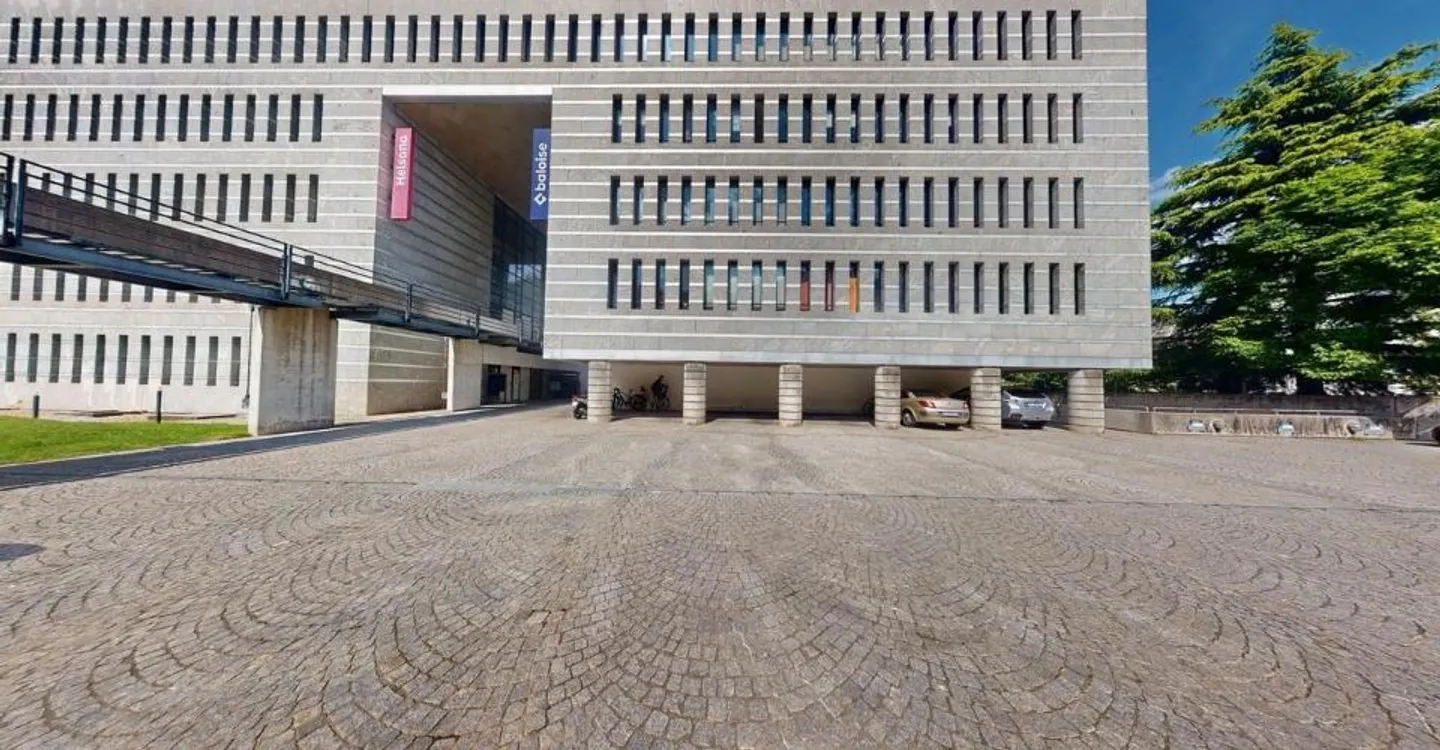 Discover our commercial space with the 360° virtual tour - Photo 4 of 6