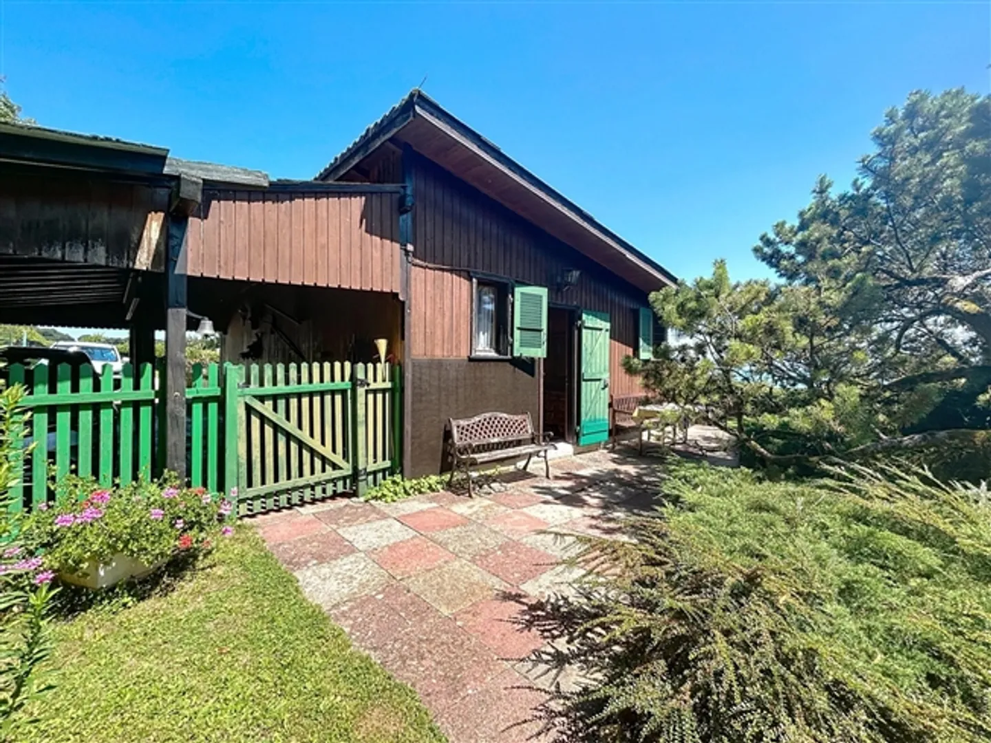 Chalet with unobstructed views of the lake and the Alps - Photo 4 of 13