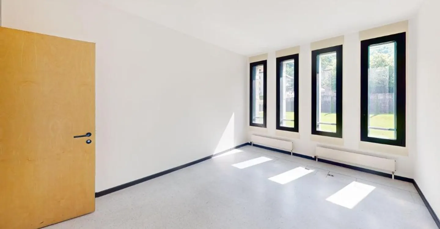Discover our commercial space with the 360° virtual tour - Photo 2 of 6