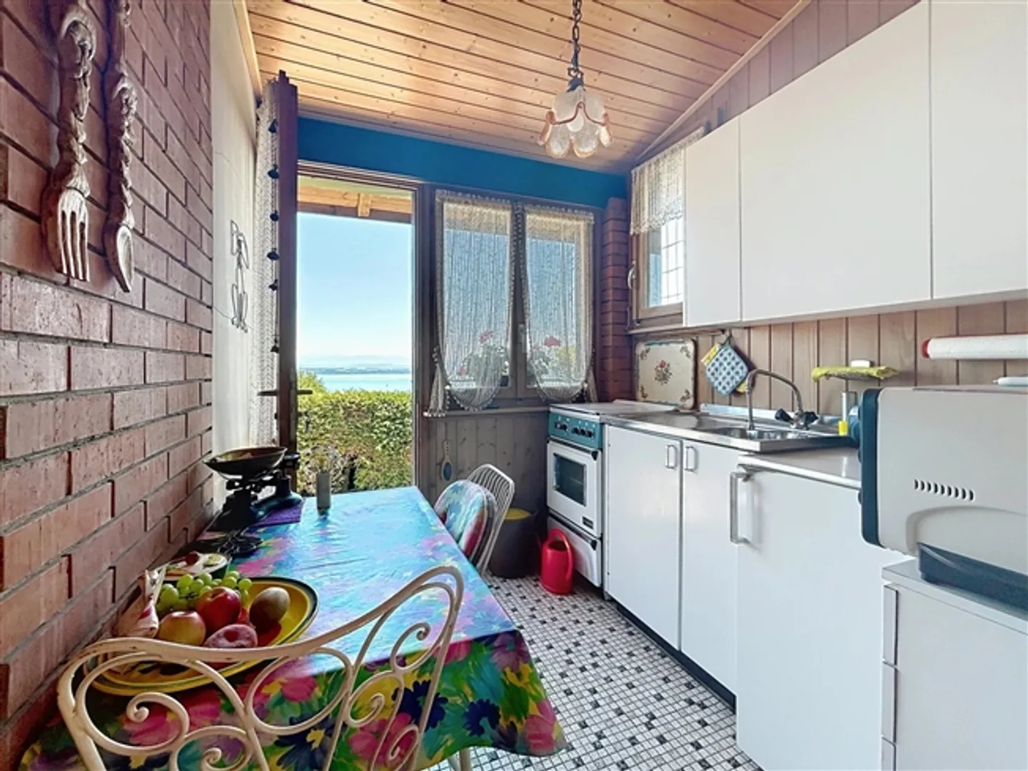 Chalet with unobstructed views of the lake and the Alps - Photo 12 of 13