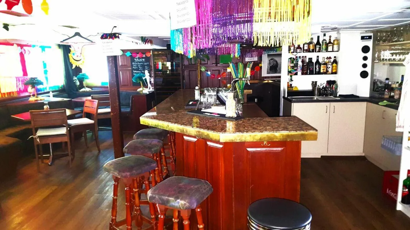 Haus inkl. Pub/Bar zu vermieten - Foto 3 di 17