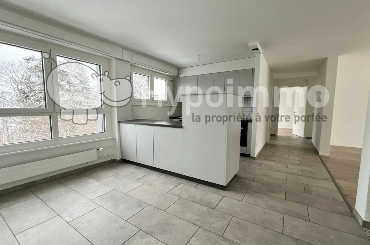 Renovated 5.5-room apartment! - Photo 1 of 11