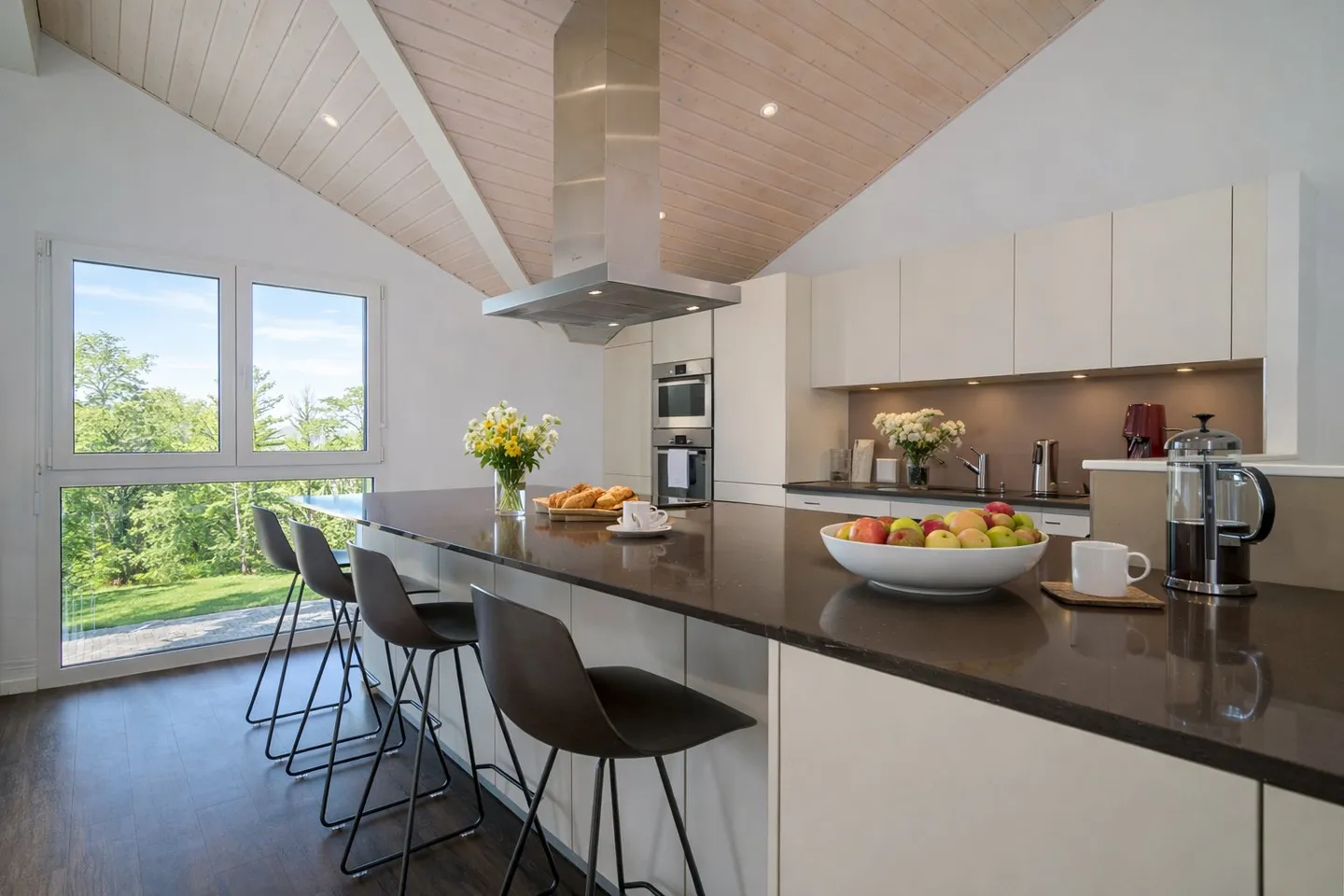 Modern Villa with Garden and Forest View - Photo 2 of 16