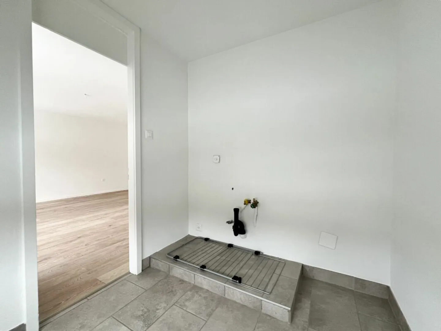 Renovated 5.5-room apartment! - Photo 10 of 11