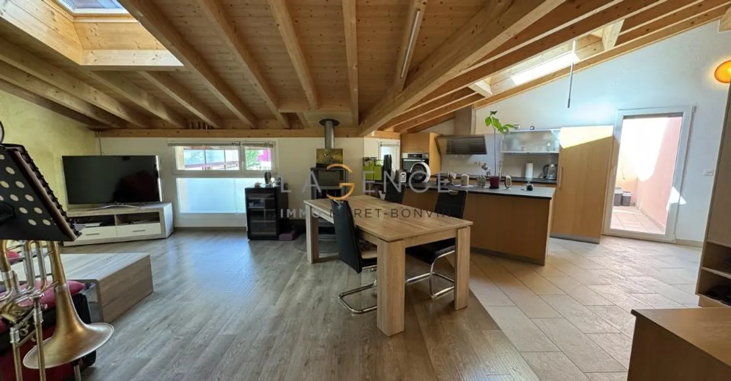 Charmant Appartement Attique - Photo 1 sur 10