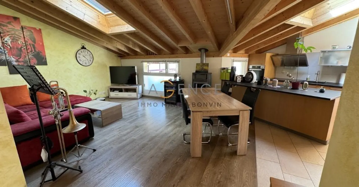 Charmant Appartement Attique - Photo 2 sur 10