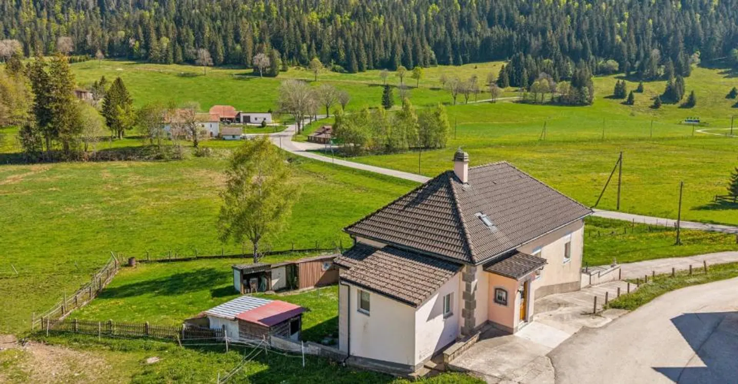 Charming detached house in the heart of nature - Photo 1 of 6