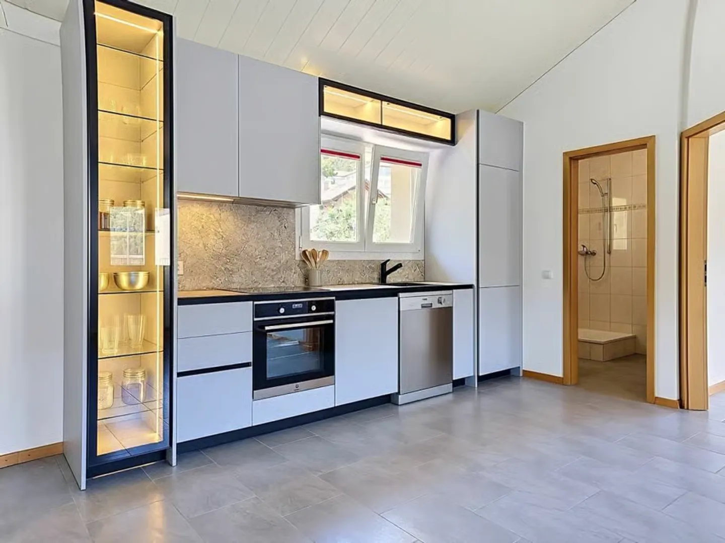 Wunderschöne, vollständig renovierte Wohnung in der Nähe des Zentrums - Foto 5 von 13