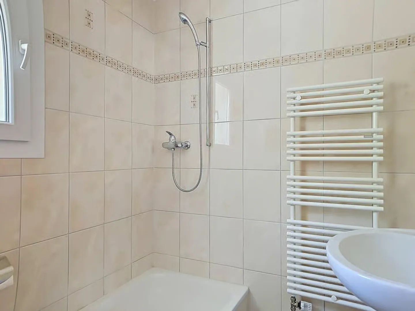 Wunderschöne, vollständig renovierte Wohnung in der Nähe des Zentrums - Foto 10 von 13
