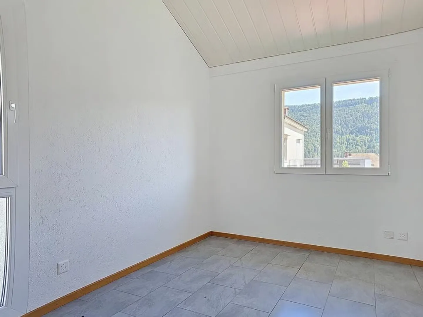 Wunderschöne, vollständig renovierte Wohnung in der Nähe des Zentrums - Foto 7 von 13