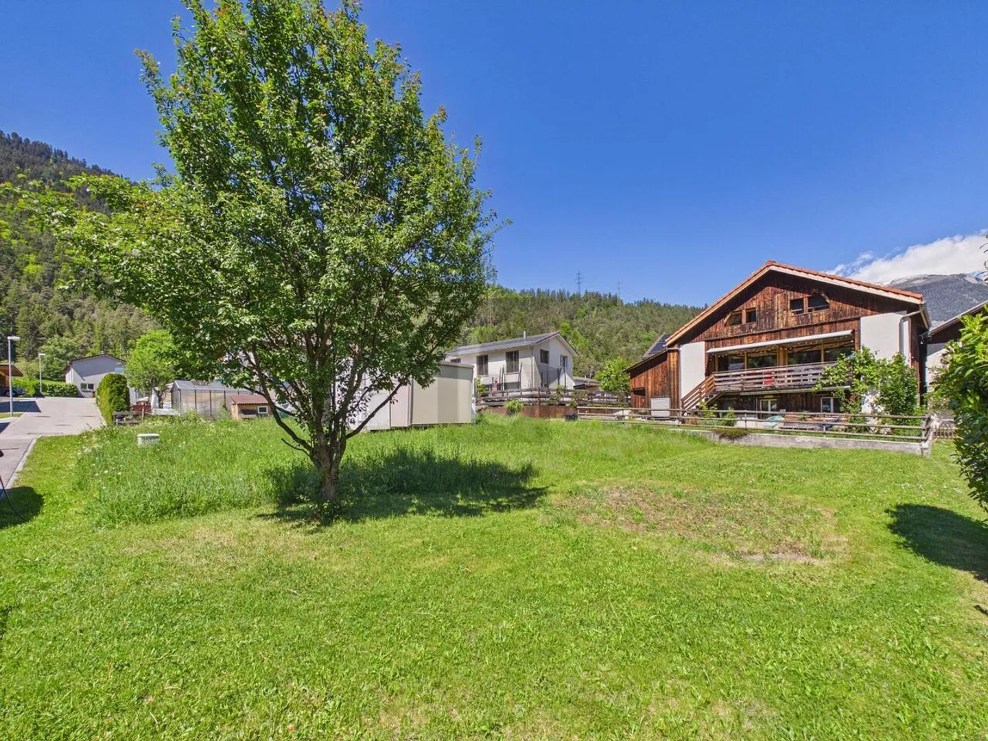 Nouveau bâtiment familial dans un emplacement calme - Photo 1 sur 5