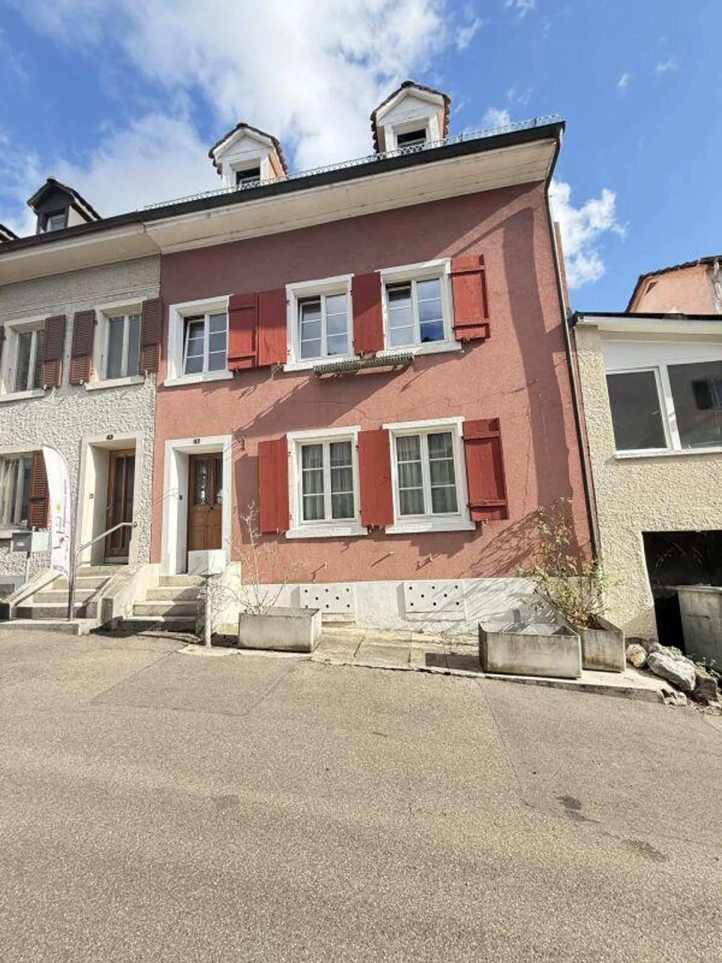 Maison individuelle 5 1/2 pièces avec loggia et terrasse - Photo 1 sur 12