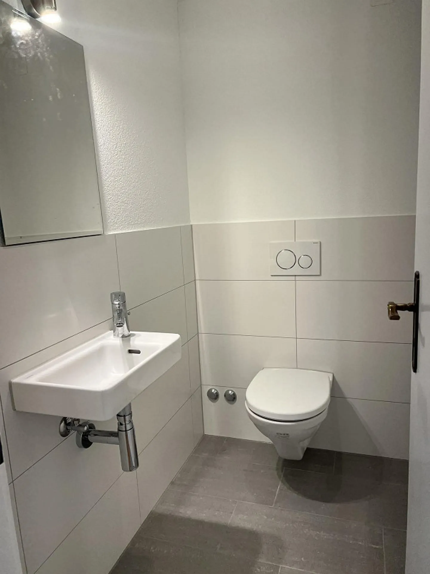 Charming and Central 2.5-Room Apartment in Zurich-Oerlikon - Photo 5 of 8