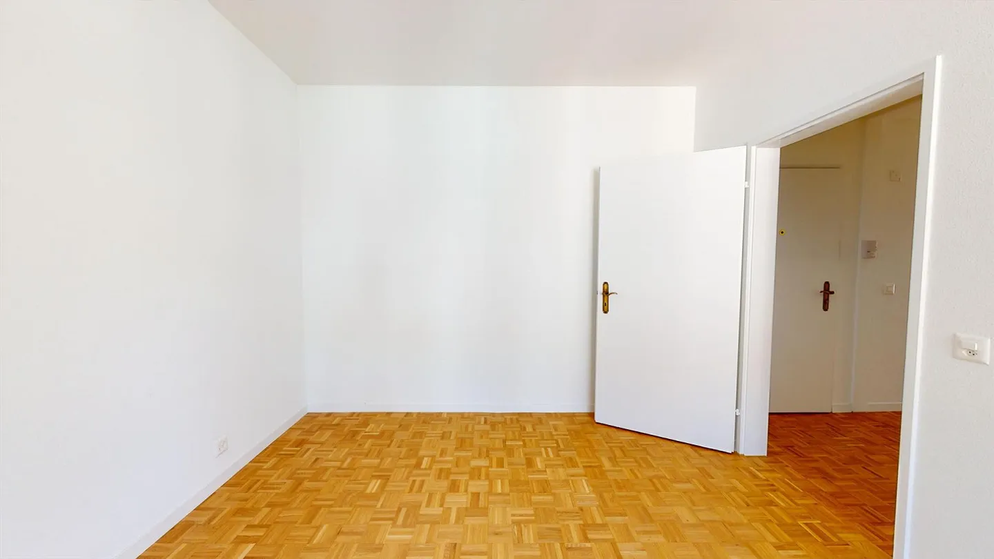 Charming and Central 2.5-Room Apartment in Zurich-Oerlikon - Photo 6 of 8