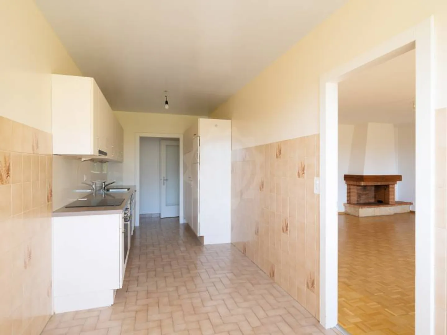 Appartement spacieux 5 pièces - Photo 3 sur 12