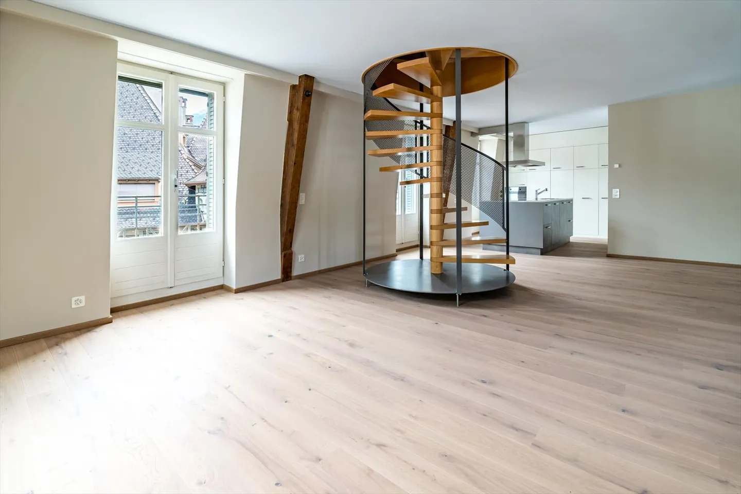 Dreamlike 5.5-Room Duplex Apartment in the Heart of Brig - Urban Charm Meets Modern Comfort - Photo 6 of 13