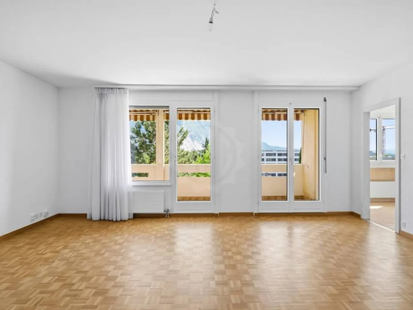 Appartement spacieux 5 pièces - Photo 6 sur 12